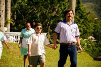 Crítica de "Dear Killer Nannies: Criado por sicarios": Pablo Escobar, reciclado sin riesgo