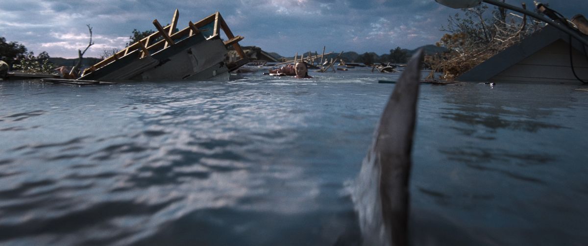 Crítica de “Embestida”: Huracanes y tiburones en la catástrofe de Netflix