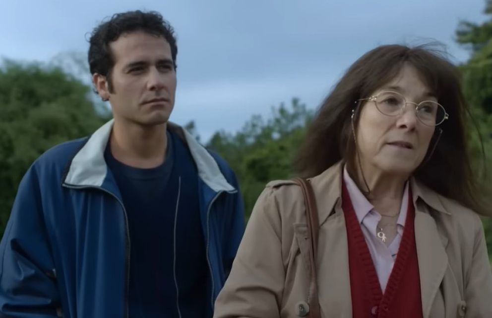 Crítica de "Alguien tiene que saber": Paulina García y Alfredo Castro en un true crime donde el silencio encubre la verdad