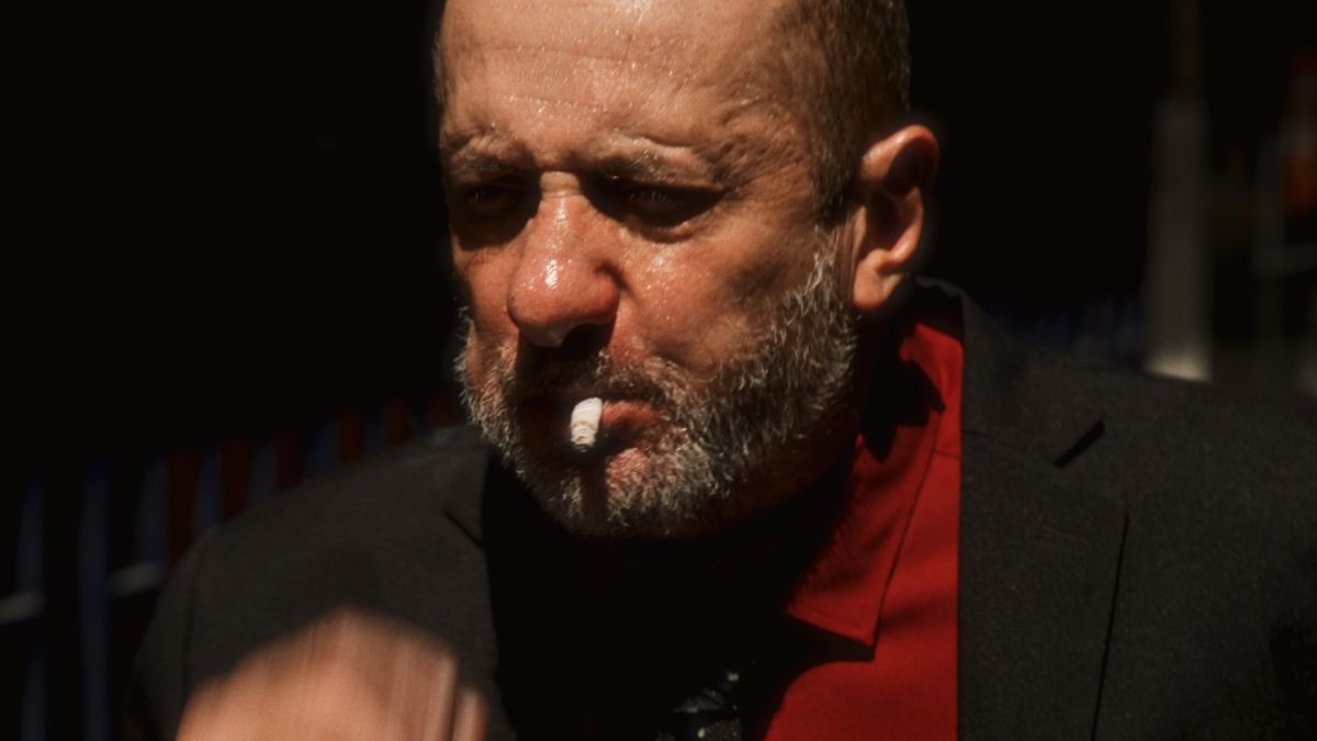 Crítica de “Cuento de verano”: Fabián Arenillas y la sórdida deriva del señor cobranza