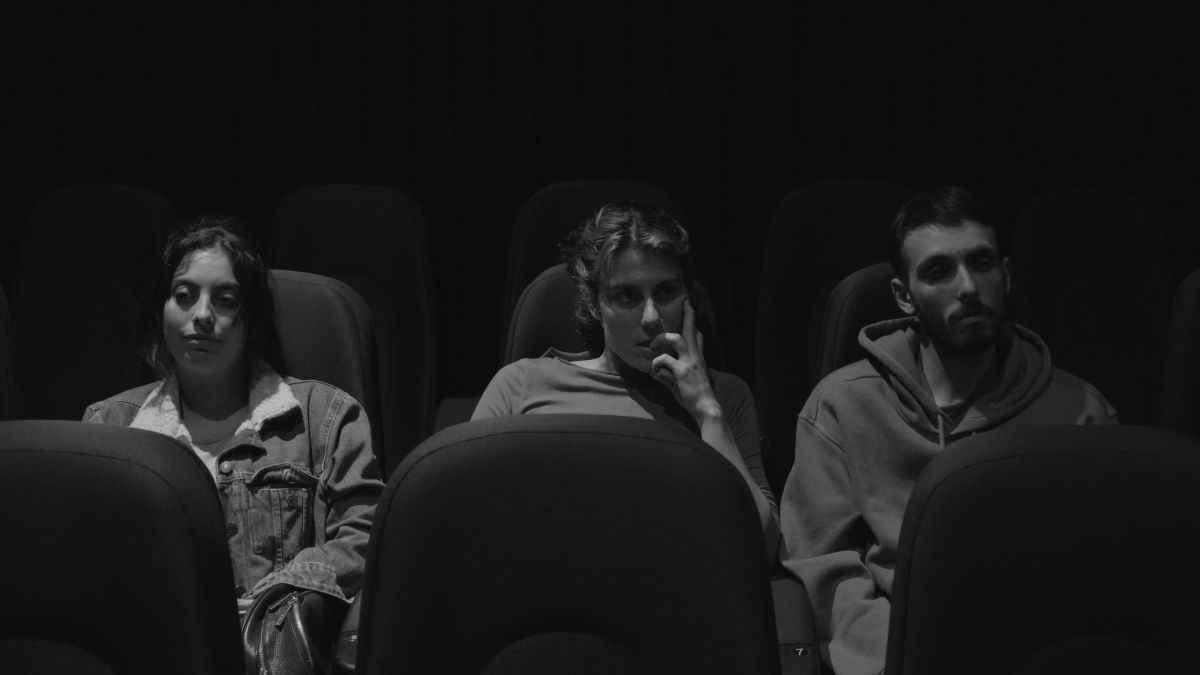 Crítica de “La amiga de mi amigo”: Celos, deseos y la fragilidad de los vínculos