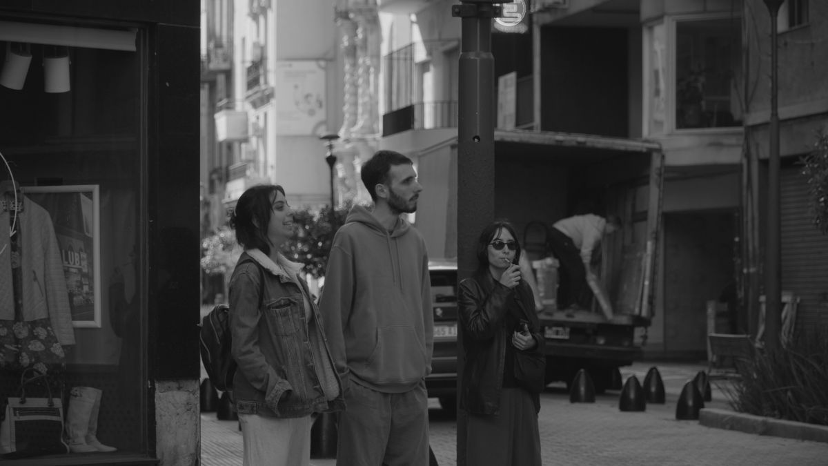 Crítica de “La amiga de mi amigo”: Celos, deseos y la fragilidad de los vínculos