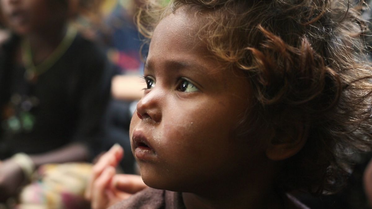 Crítica de “Dreamflow, la escuela está en peligro”: Educar como forma de resistencia en la India marginal