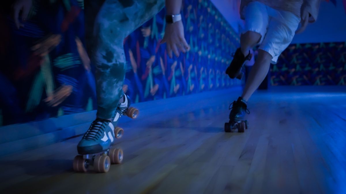 Crítica de “The Floor Remembers”: El tiempo gira sobre ruedas