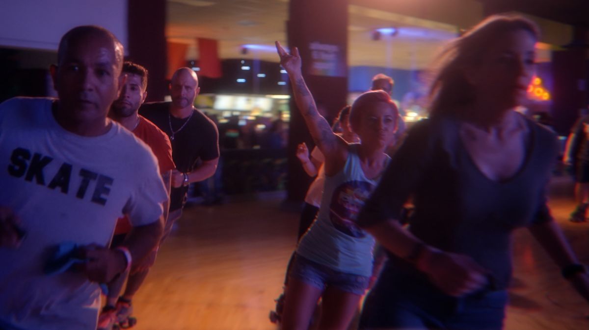 Crítica de “The Floor Remembers”: El tiempo gira sobre ruedas