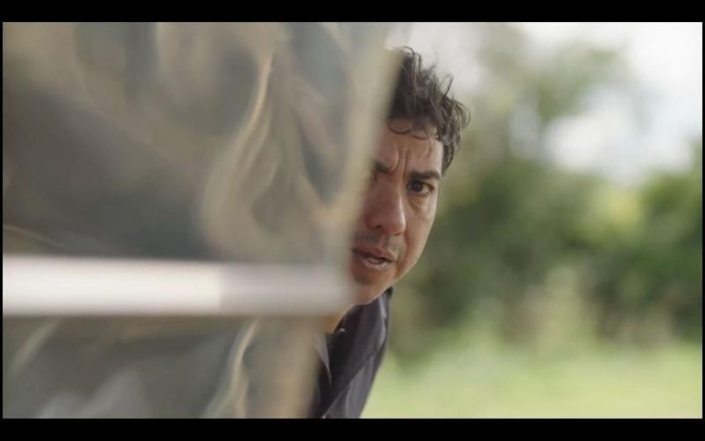 Crítica de "Un cabo suelto" : crónica de una huida sin épica