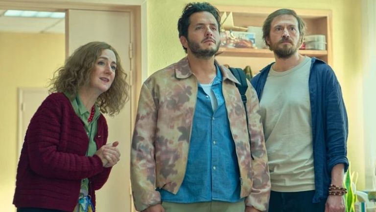 Crítica de "El Profe": François Uzan y el humor como motor de una infiltración fallida