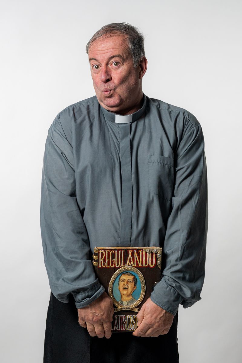 Crítica de “Peperino Pomoro: La Apocalipsis Existe”: Fabio Alberti se ríe de todo el imaginario religioso