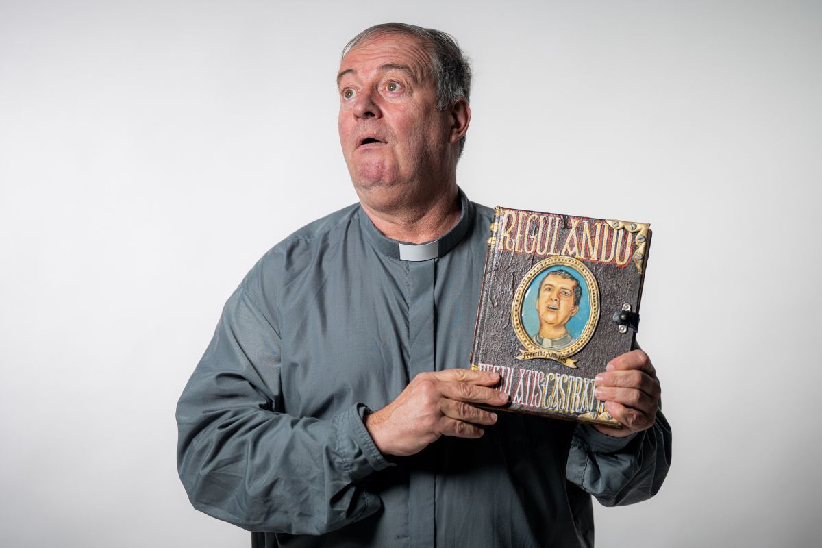 Crítica de “Peperino Pomoro: La Apocalipsis Existe”: Fabio Alberti se ríe de todo el imaginario religioso