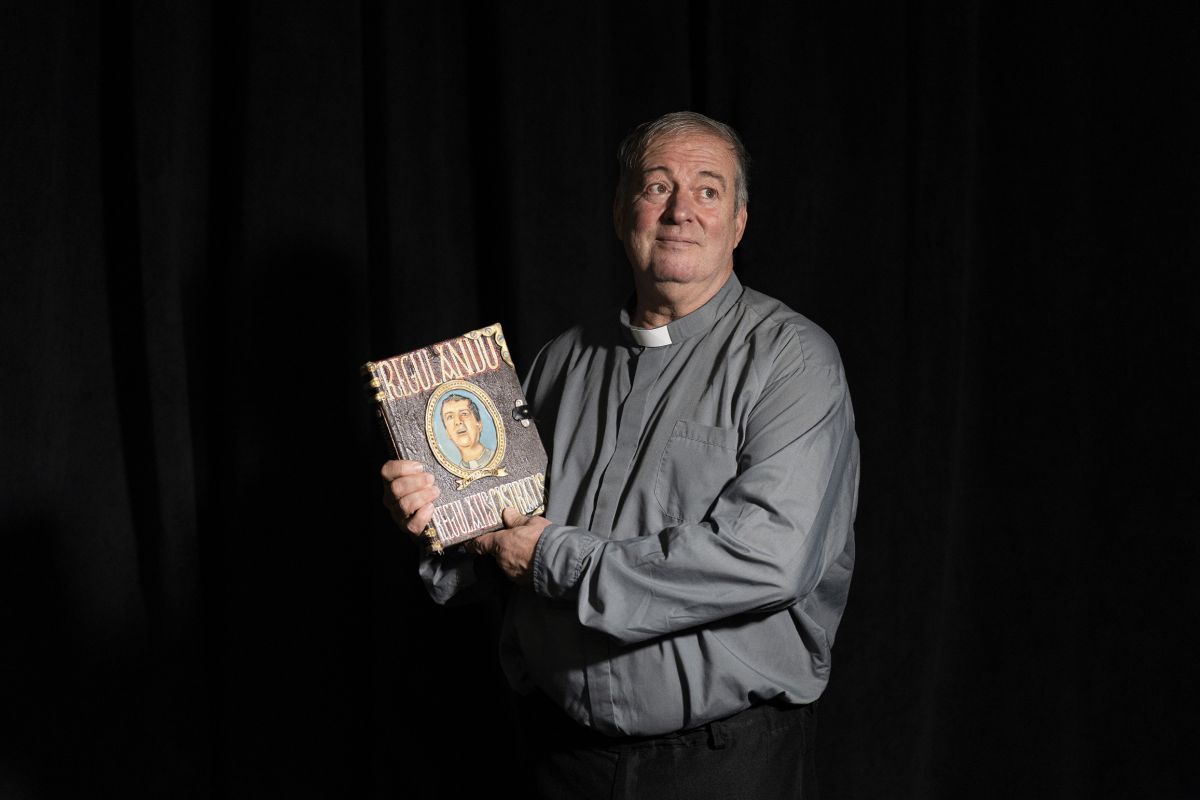 Crítica de “Peperino Pomoro: La Apocalipsis Existe”: Fabio Alberti se ríe de todo el imaginario religioso