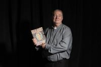 Crítica de “Peperino Pomoro: La Apocalipsis Existe”: Fabio Alberti se ríe de todo el imaginario religioso