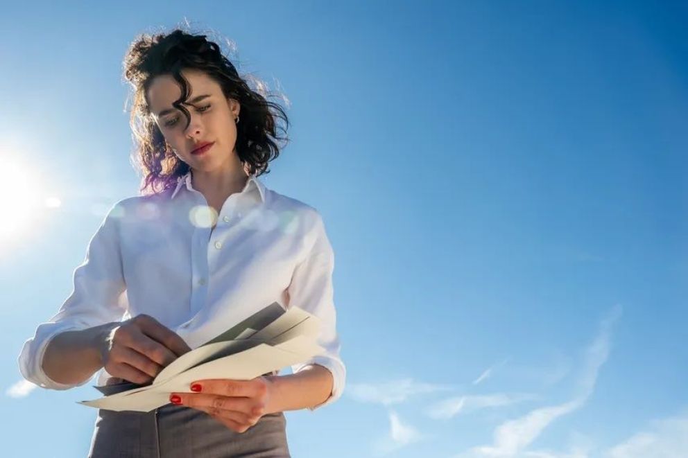 Crítica de “Honey, No!”: Margaret Qualley y la road trip lésbica de Ethan Coen