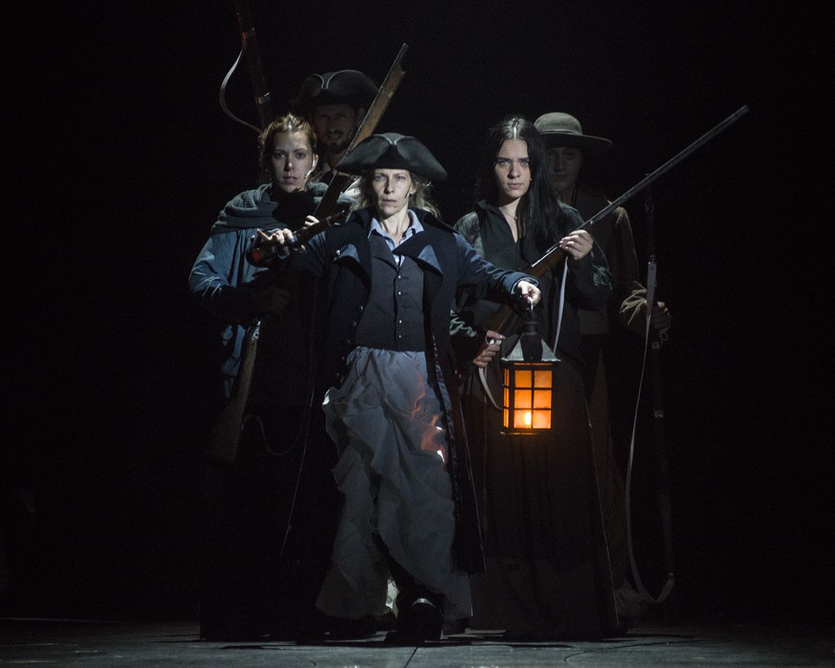 Crítica de "Invasiones I: No bombardeen Buenos Aires": Elena Roger y Charly García en una ópera rock que reescribe la historia