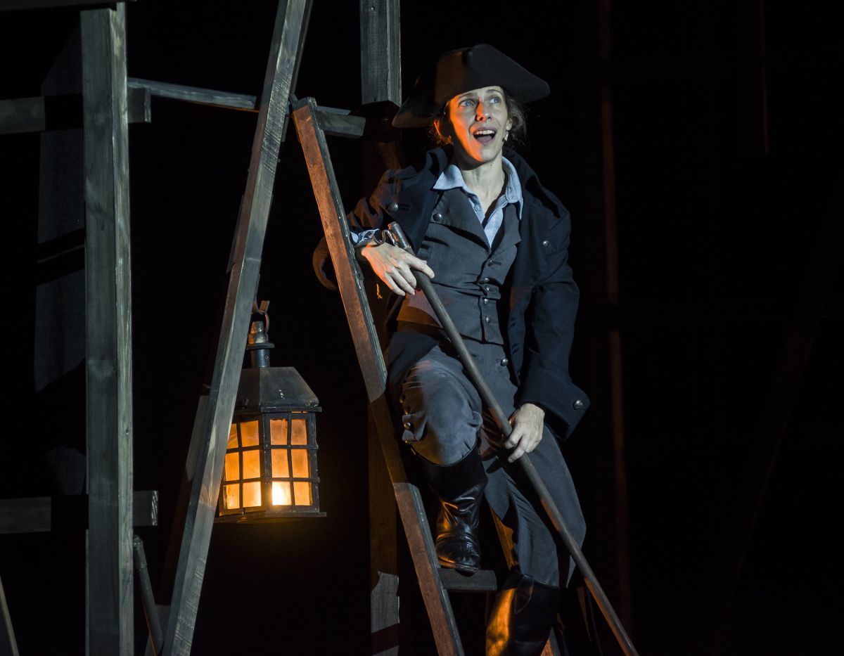 Crítica de "Invasiones I: No bombardeen Buenos Aires": Elena Roger y Charly García en una ópera rock que reescribe la historia