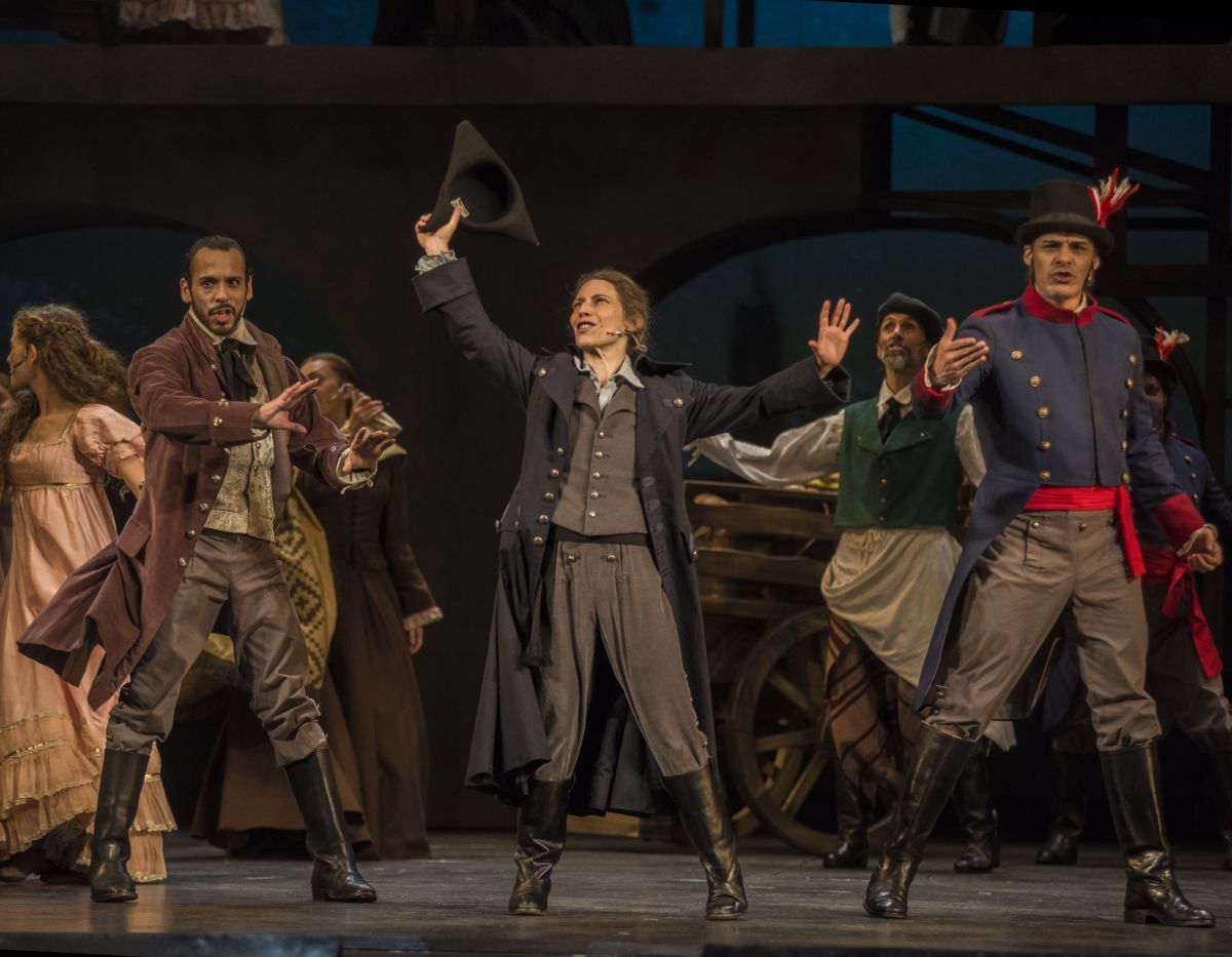 Crítica de "Invasiones I: No bombardeen Buenos Aires": Elena Roger y Charly García en una ópera rock que reescribe la historia