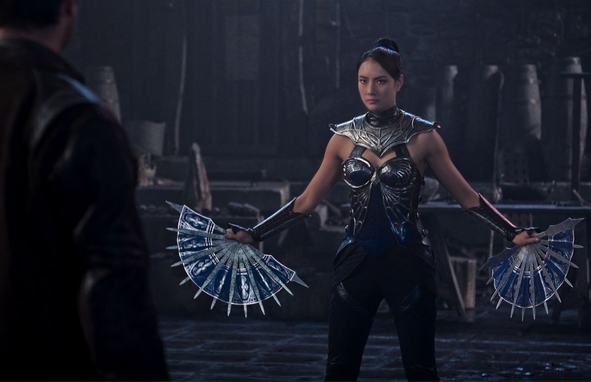 Crítica de "Mortal Kombat II": Karl Urban y Adeline Rudolph en la secuela que entiende el juego