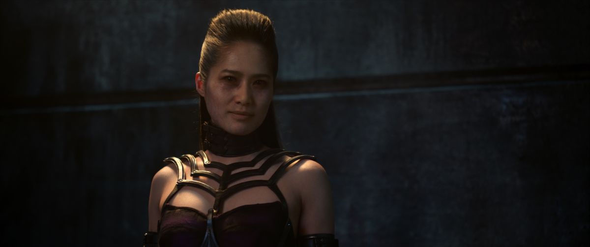 Crítica de "Mortal Kombat II": Karl Urban y Adeline Rudolph en la secuela que entiende el juego