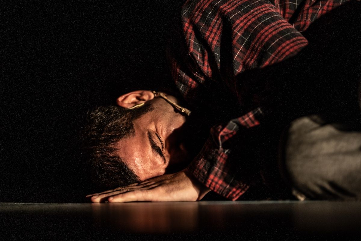 Crítica de “Bebé Reno”: Nazareno Casero lleva el dolor al teatro