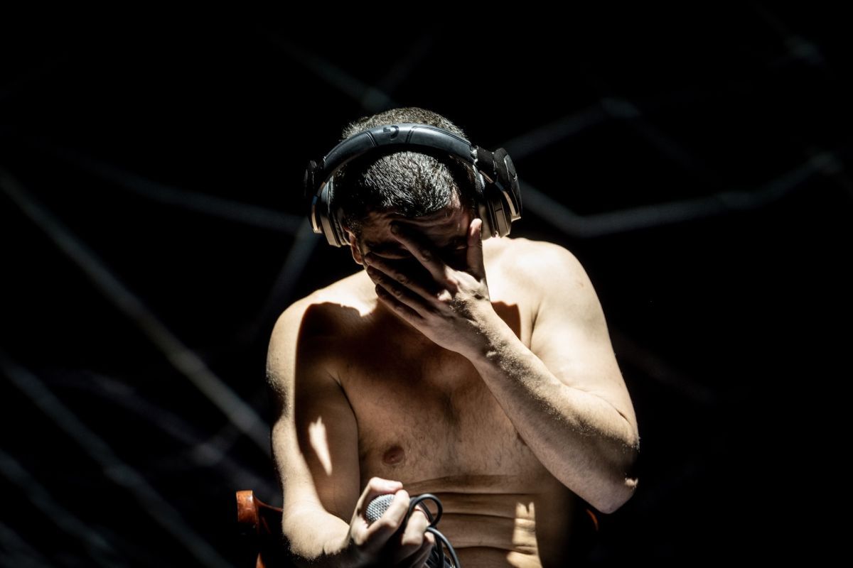 Crítica de “Bebé Reno”: Nazareno Casero lleva el dolor al teatro