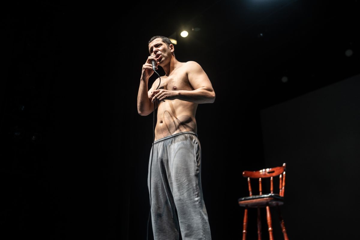 Crítica de “Bebé Reno”: Nazareno Casero lleva el dolor al teatro