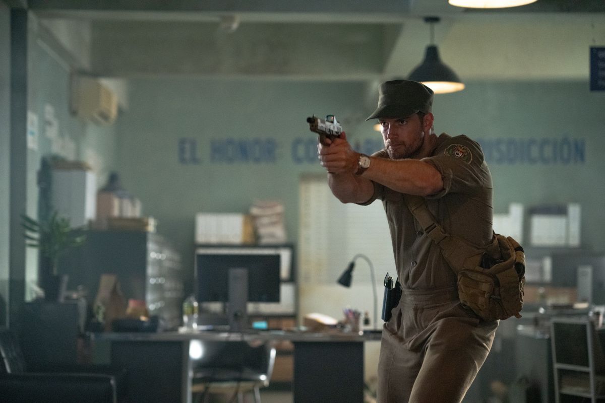 Crítica de “En la zona gris”: Henry Cavill y Jake Gyllenhaal entre el golpe maestro y el caos absoluto