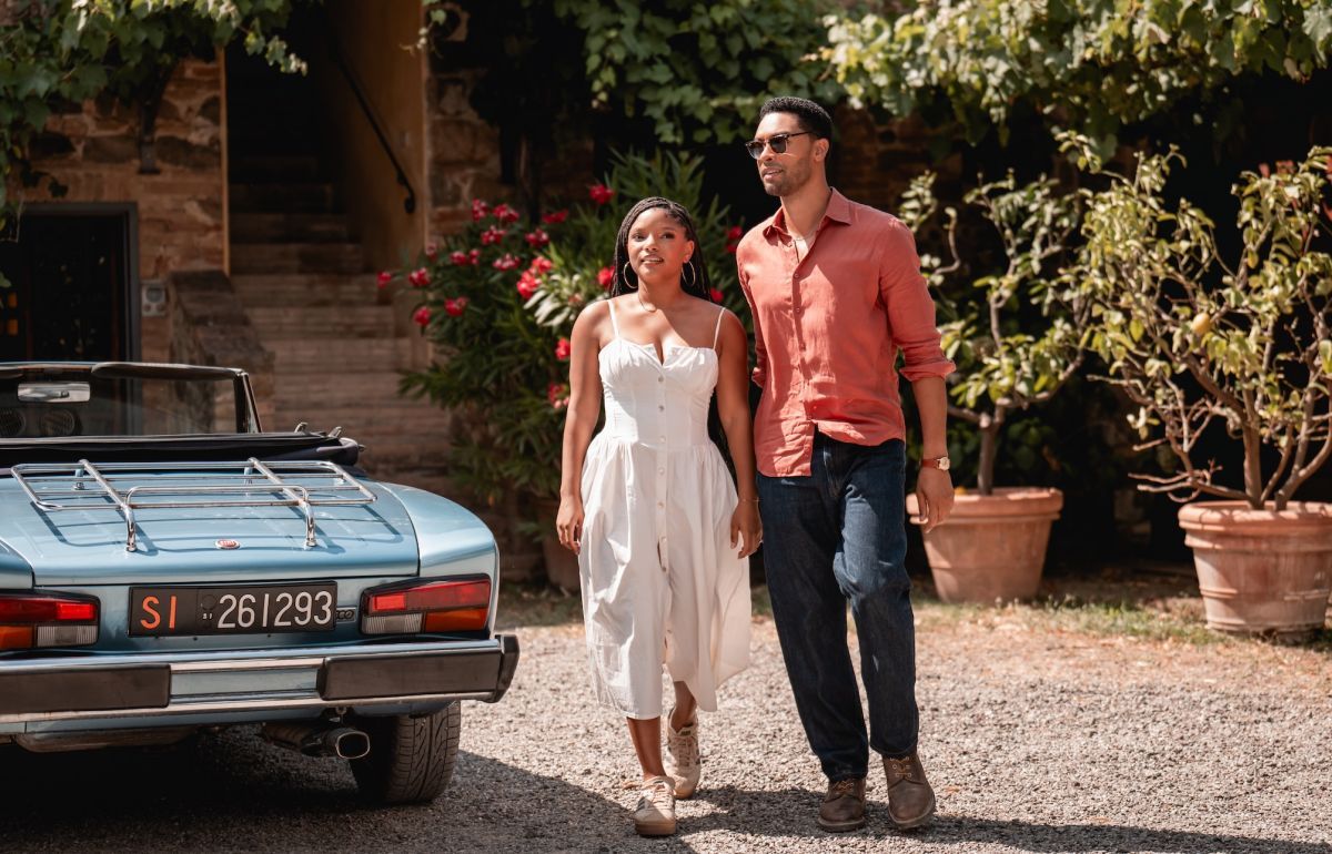 Crítica de "Tu, yo & la Toscana”: Halle Bailey y Regé-Jean Page en una inocente comedia de enredos