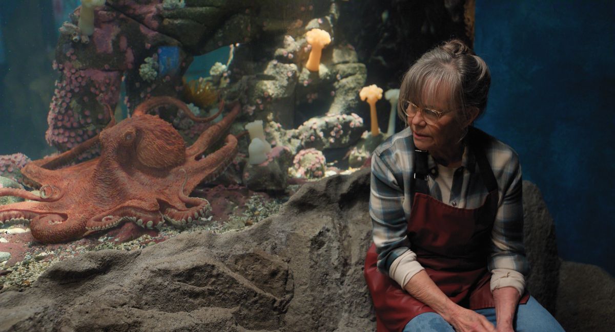 Crítica de “Criaturas luminosas”: Sally Field y una emotiva fábula narrada por un pulpo