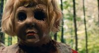 Crítica de "Dolly, juega conmigo": un slasher de gran atmósfera, pero vacío de tensión