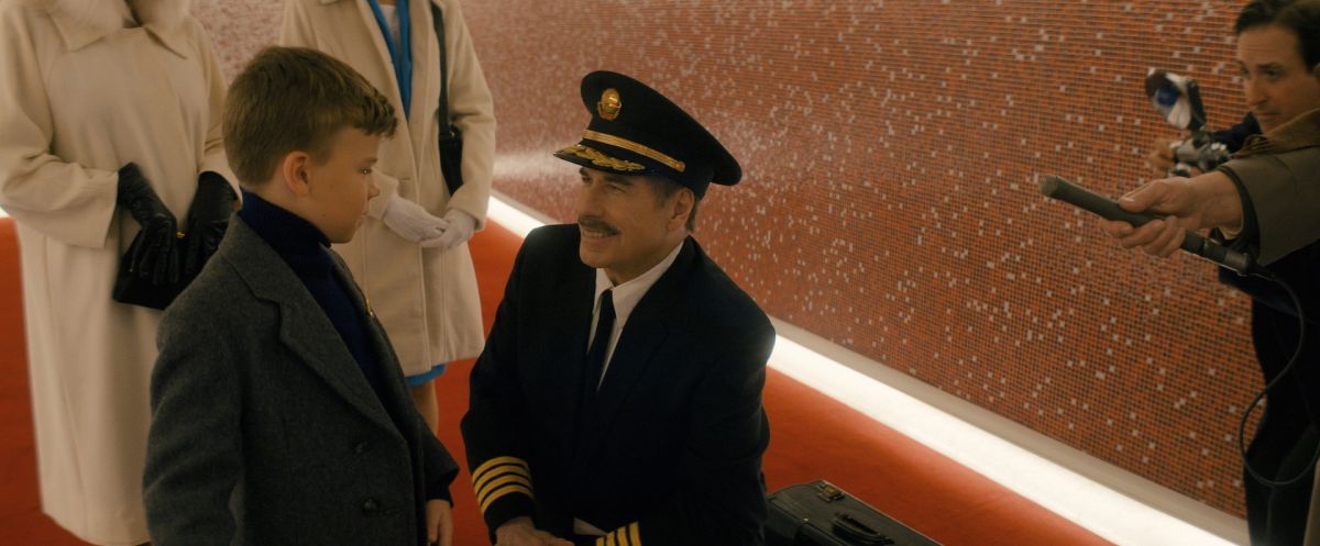 Crítica de "Ven a volar conmigo": John Travolta y una carta de amor a la familia, los aviones y el cine