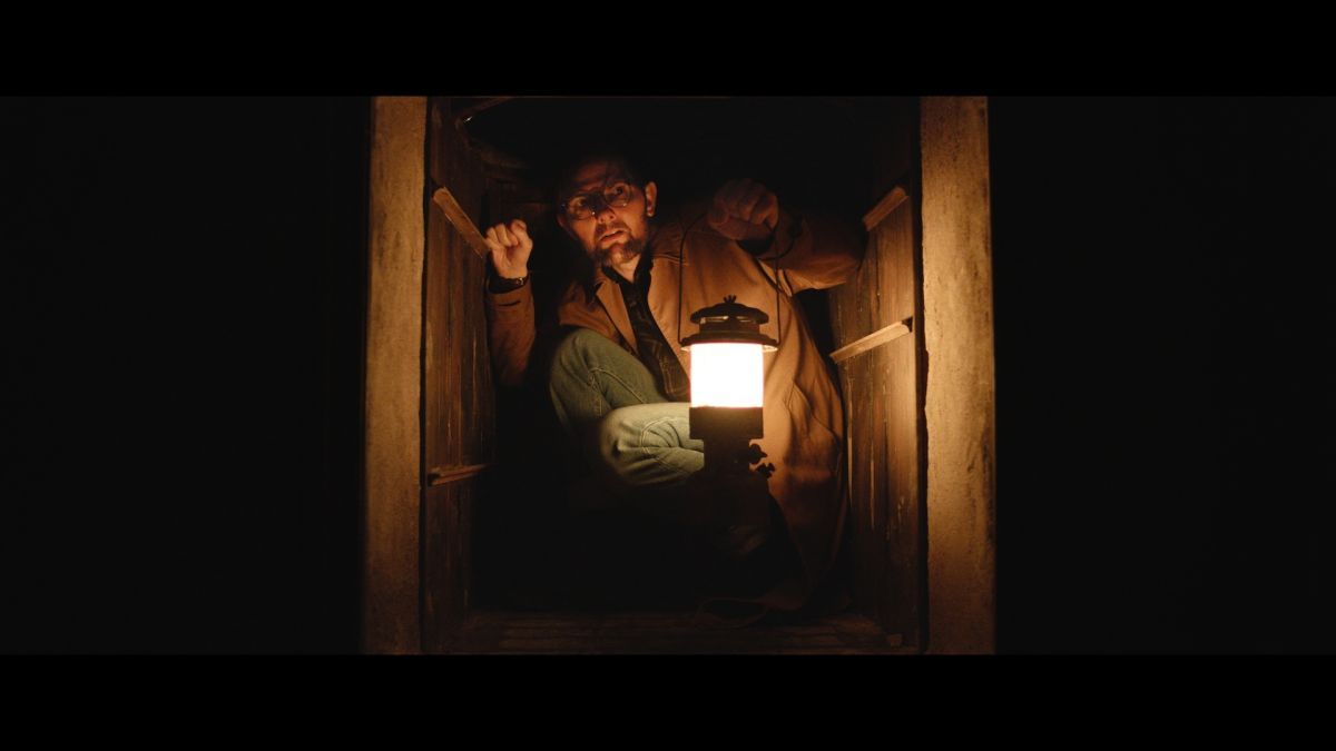 Crítica de "Hokum: La maldición de la bruja": Adam Scott y la sofisticación del malestar