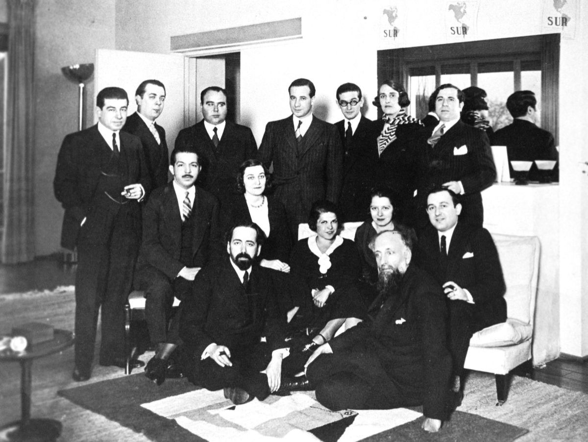Borges vuelve al Centro Cultural Recoleta: una exposición reconstruye su vida, su obra y el mito de un nombre