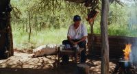 Crítica de “La libertad doble”: Lisandro Alonso vuelve sobre su territorio y pone el presente argentino en escena