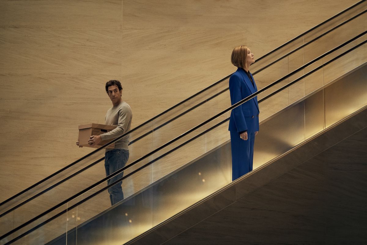 Crítica de "Las damas primero": Sacha Baron Cohen y  Rosamund Pike cambian las reglas, pero el juego no cambia