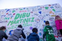Dibu Martínez: más de 10.000 personas celebraron en Mar del Plata el estreno de la película de Netflix