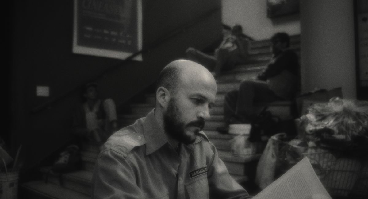 Crítica de " La noche está marchándose ya": cuando la vida real y el cine ficcional se toman de la mano por igual