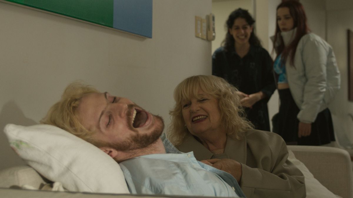 Crítica de "Los bobos": la provocación como método en la nueva película de Basovih Marinaro y Sofía Jallinsky