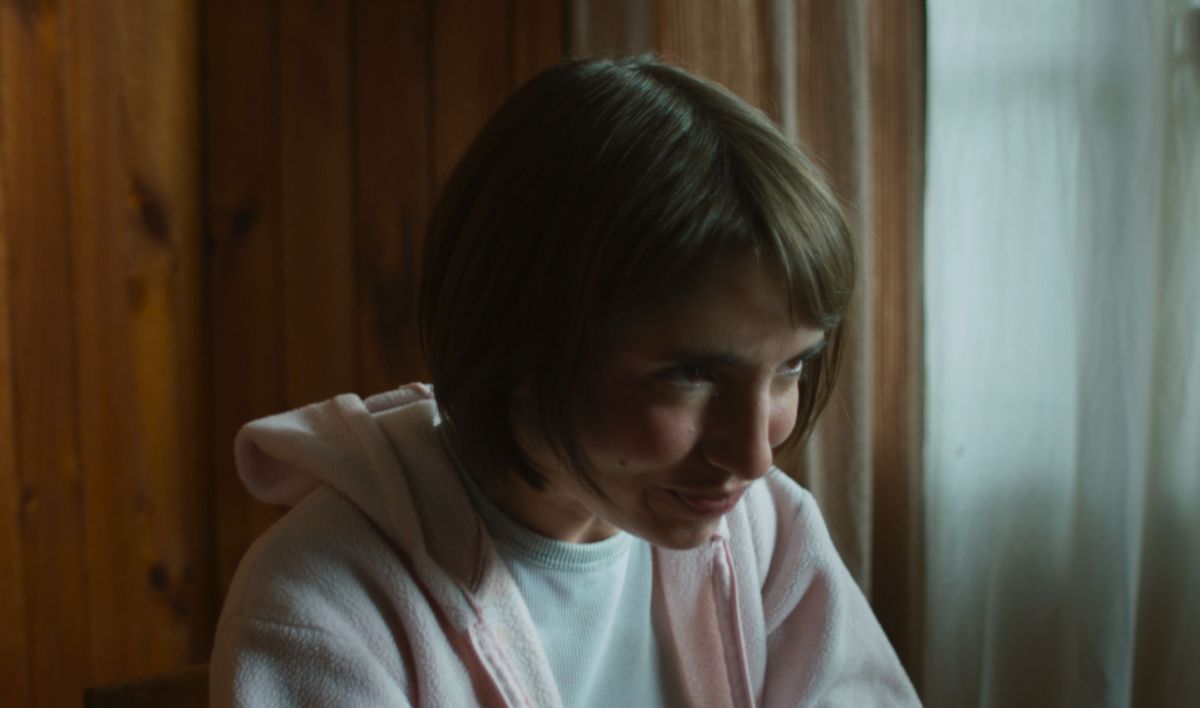 Crítica de "Los bobos": la provocación como método en la nueva película de Basovih Marinaro y Sofía Jallinsky