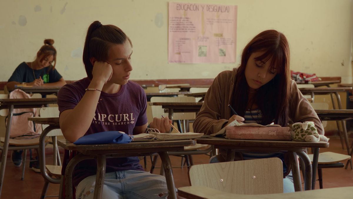 Crítica de “Una directora extraordinaria”: cuando defender la escuela pública se convierte en una batalla cotidiana