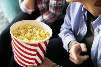 Las diferencias entre ver películas con un televisor o con un proyector