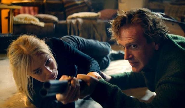 Crítica de “Sobre tu cadáver”: Samara Weaving y Jason Segel en una comedia negrísima