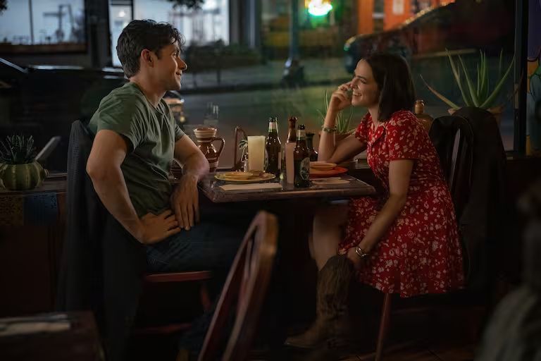 Crítica de "Mensajes de voz para Isabelle": la comedia romántica que recupera la magia del género