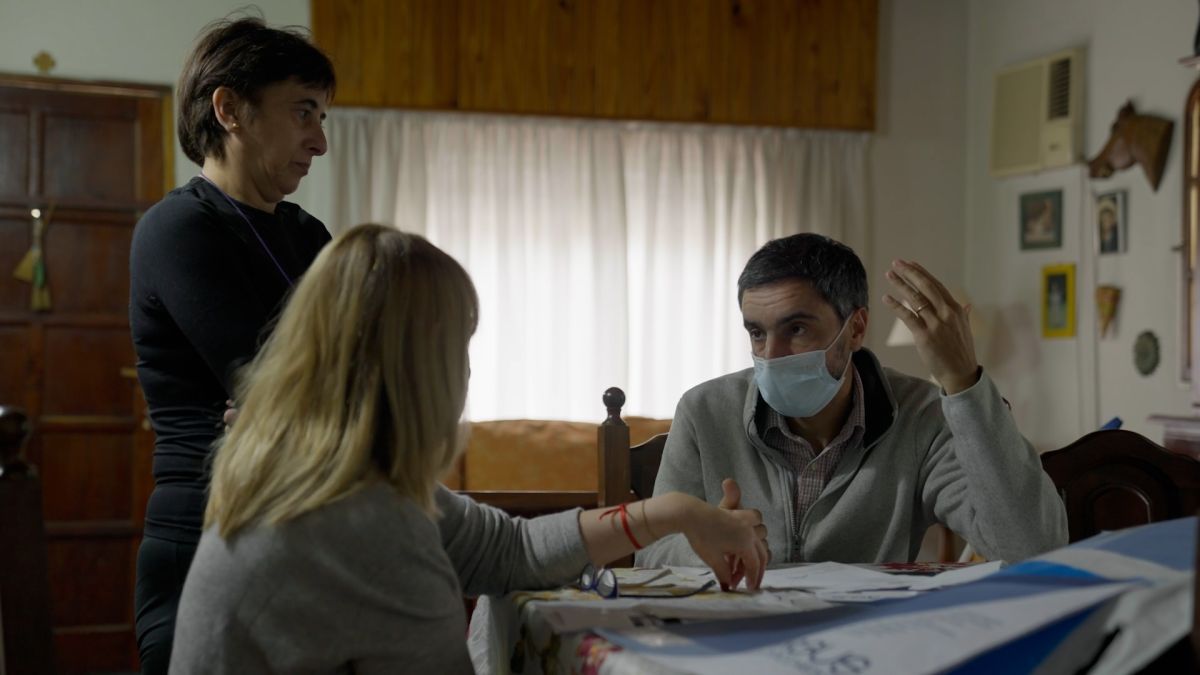 Crítica de “Los Lagos”: dos hermanos reducen distancias entre la medicina y la espiritualidad