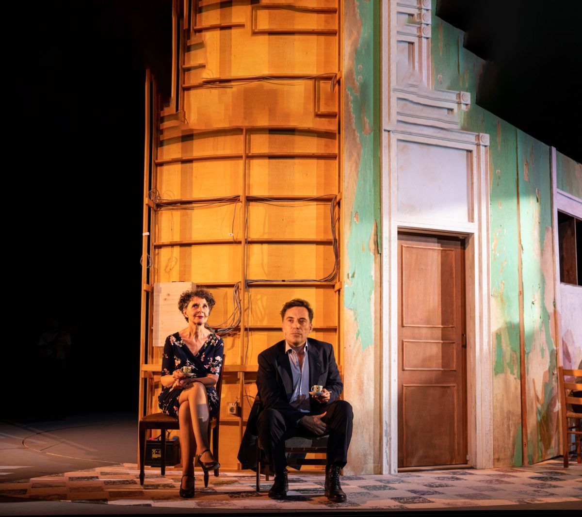 Crítica de "La obra": Mariano Pensotti y el teatro como campo de batalla de la memoria
