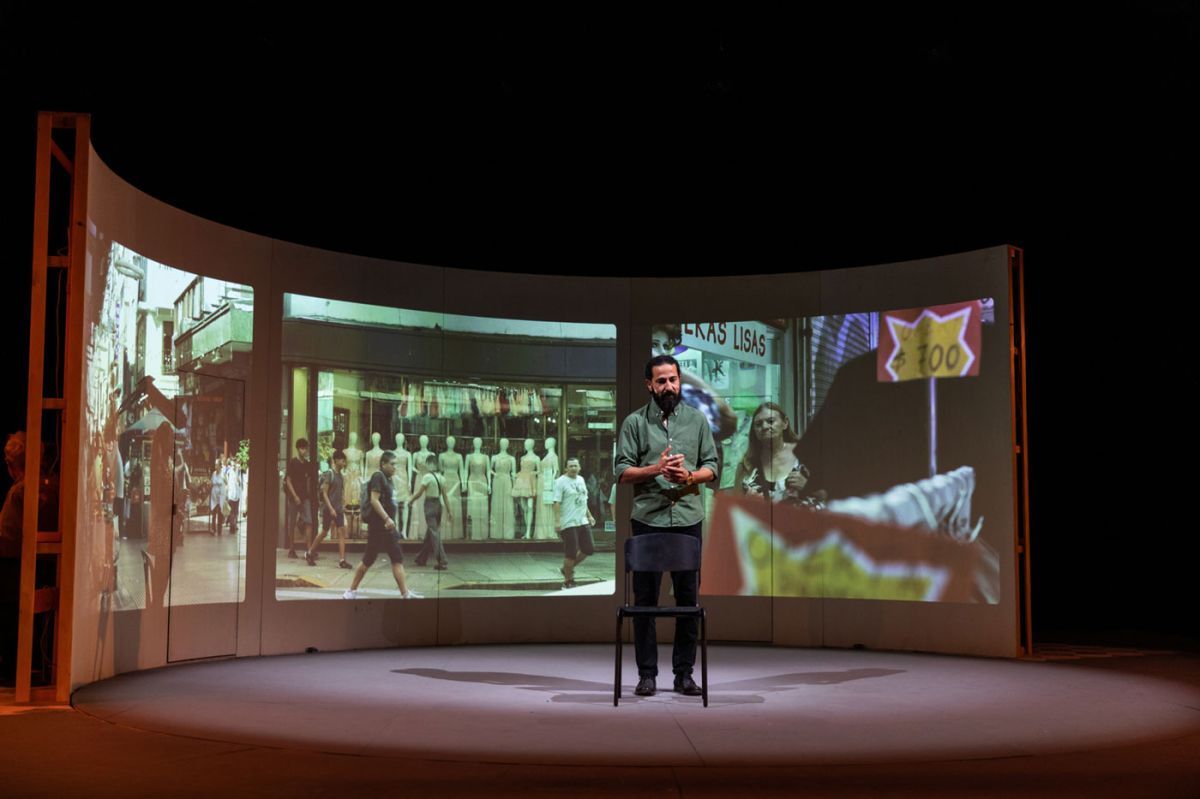 Crítica de "La obra": Mariano Pensotti y el teatro como campo de batalla de la memoria
