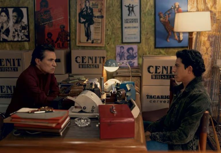 Crítica de "Salcedo, cuero y boogaloo": la salsa marca el ritmo de un relato que no puede crecer