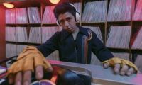 Crítica de "Salcedo, cuero y boogaloo": la salsa marca el ritmo de un relato que no puede crecer