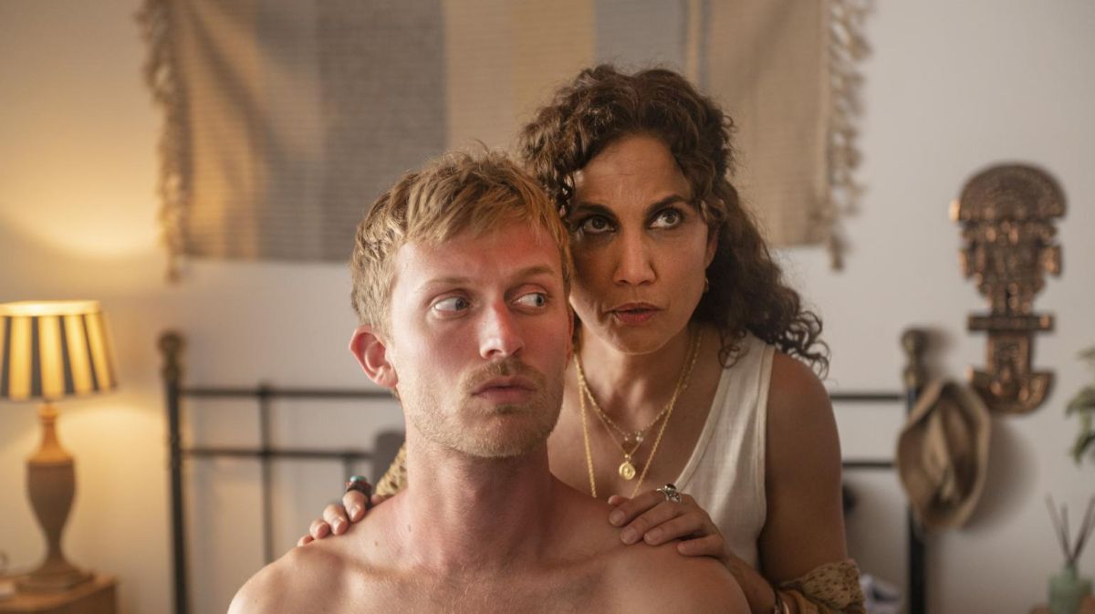 Crítica de "A una isla de ti": Alexis Morante y una comedia queer sobre los afectos inesperados
