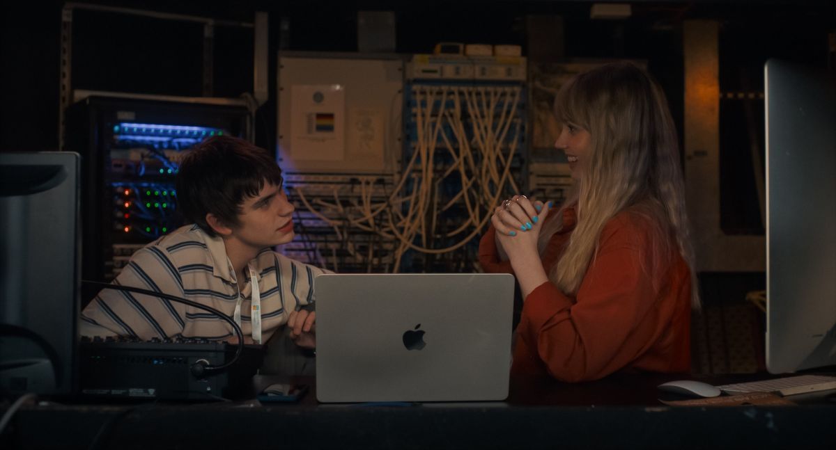 Crítica de "Emily, ¿Dónde estás?": una comedia romántica en busca de la 'Manic Pixie Dream Girl'