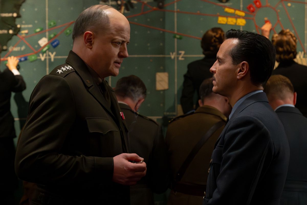 Crítica de “El día D: Bajo presión”: Andrew Scott y Brendan Fraser en una guerra contra el tiempo