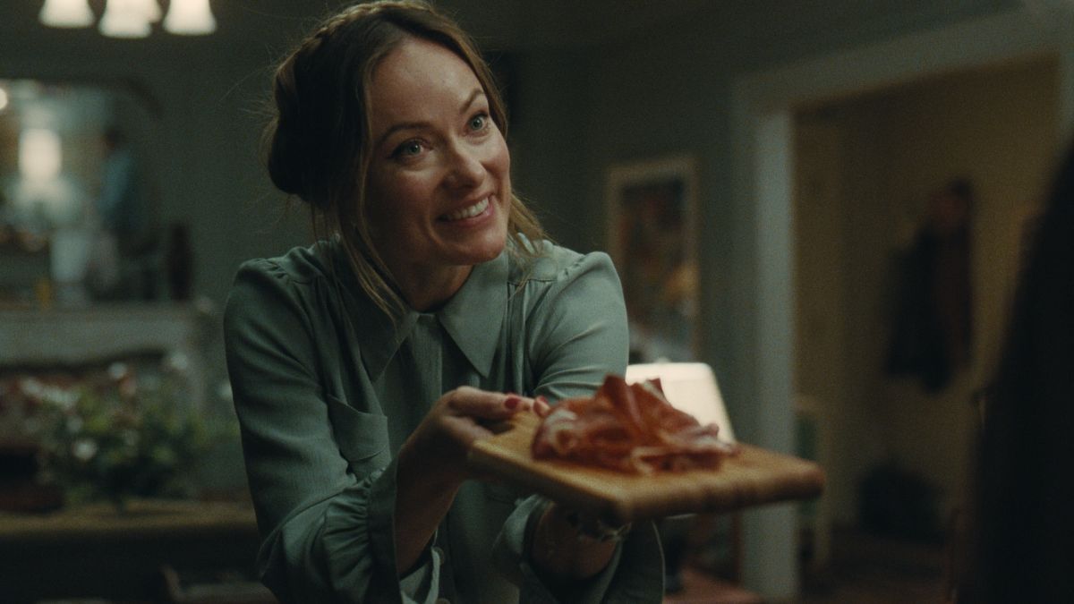 Crítica de "La invitación": Olivia Wilde y una comedia sobre el matrimonio, el deseo y sus fisuras